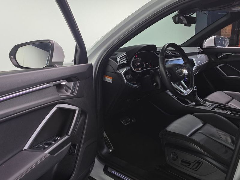 2022 Audi Q3 35 TDI Premium Sportback photo 10