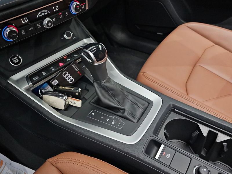 2025 Audi Q3 40 TFSI Quattro Premium photo 9