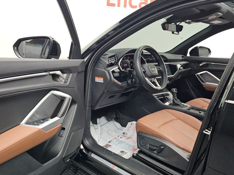 2025 Audi Q3 40 TFSI Quattro Premium photo 10