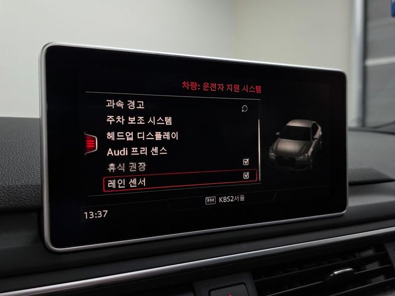 2019 Audi A4 40 TFSI Premium photo 16