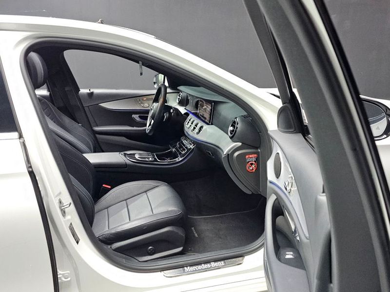 2021 Mercedes-Benz E-Class E250 Avantgarde photo 11