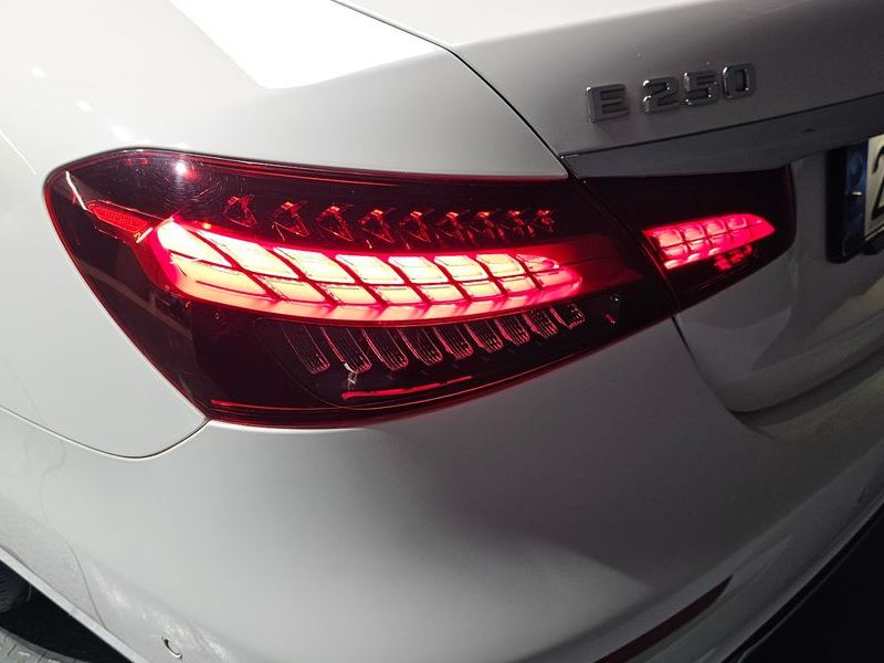 2021 Mercedes-Benz E-Class E250 Avantgarde photo 23