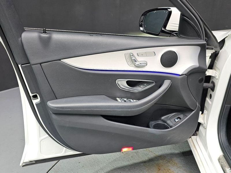 2021 Mercedes-Benz E-Class E250 Avantgarde photo 24