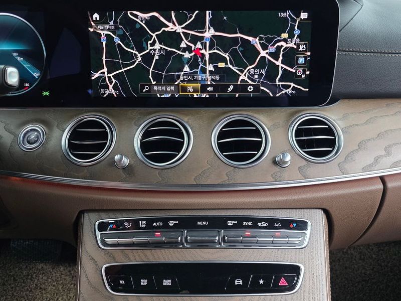 2021 Mercedes-Benz E-Class E250 Exclusive photo 15