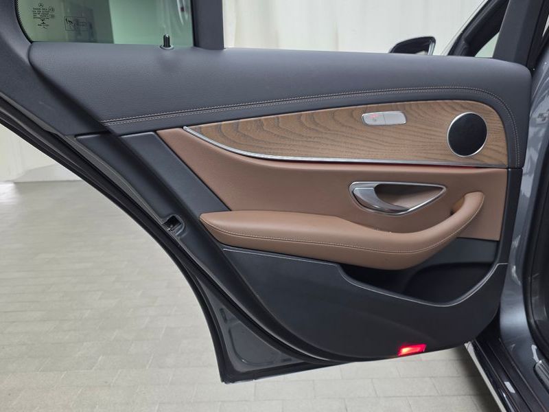 2021 Mercedes-Benz E-Class E250 Exclusive photo 25