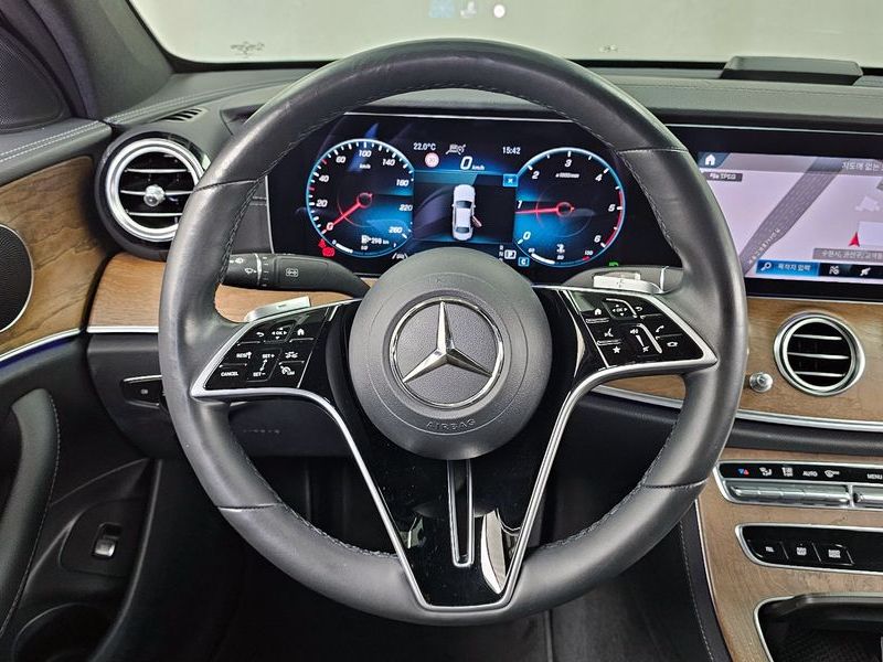 2021 Mercedes-Benz E-Class E220d 4MATIC Exclusive photo 13