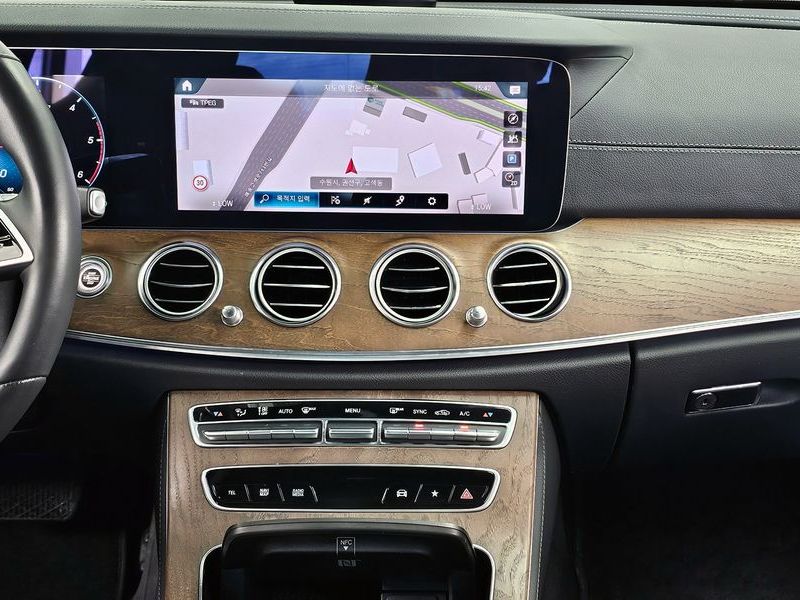 2021 Mercedes-Benz E-Class E220d 4MATIC Exclusive photo 14