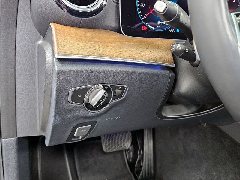 2021 Mercedes-Benz E-Class E220d 4MATIC Exclusive photo 16