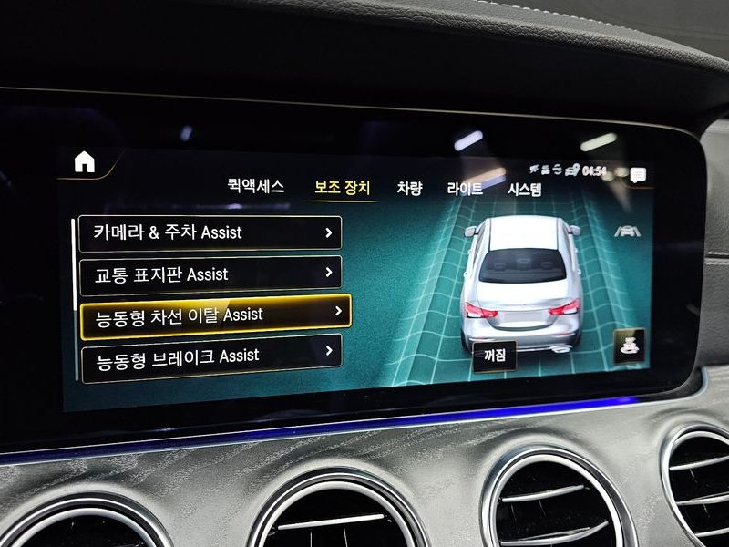 2022 Mercedes-Benz E-Class E350 4MATIC AMG Line photo 16