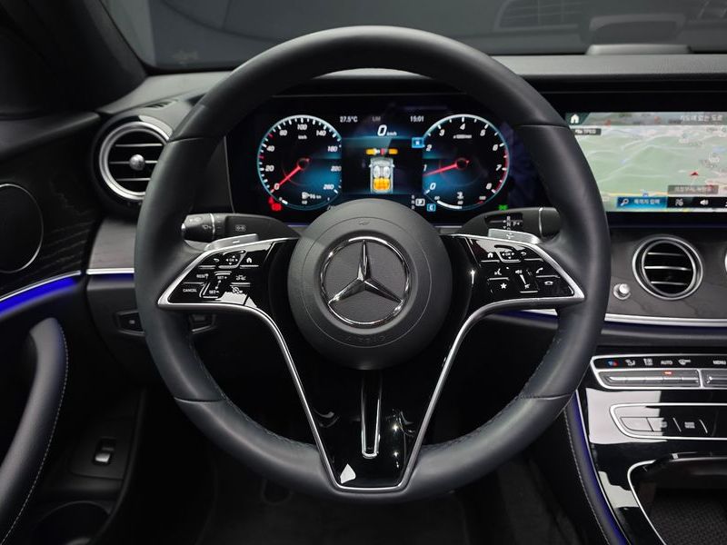 2022 Mercedes-Benz E-Class E250 Avantgarde photo 13