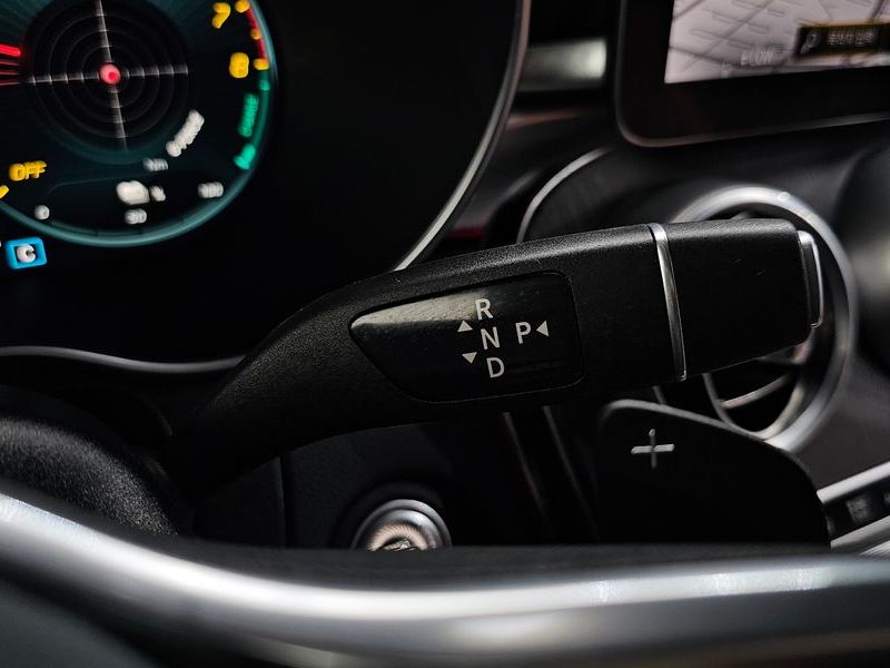 2021 Mercedes-Benz C-Class GLC300e 4MATIC Coupe photo 9