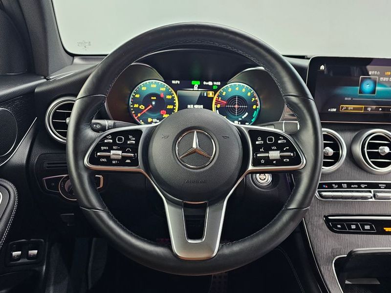 2021 Mercedes-Benz C-Class GLC300e 4MATIC Coupe photo 14