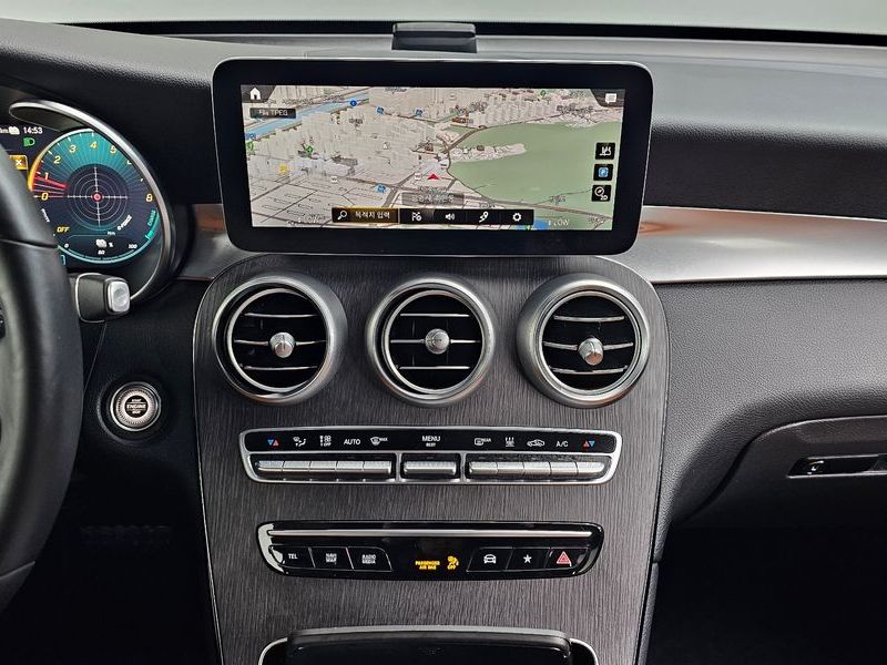 2021 Mercedes-Benz C-Class GLC300e 4MATIC Coupe photo 16