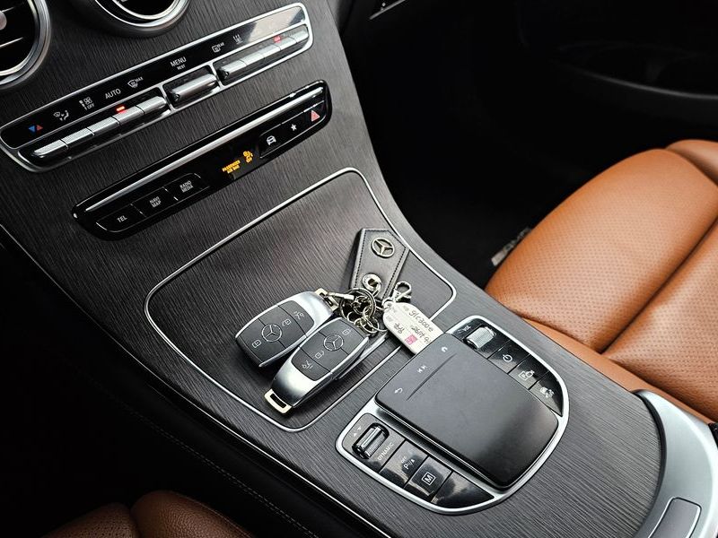 2021 Mercedes-Benz C-Class GLC300e 4MATIC Coupe photo 18