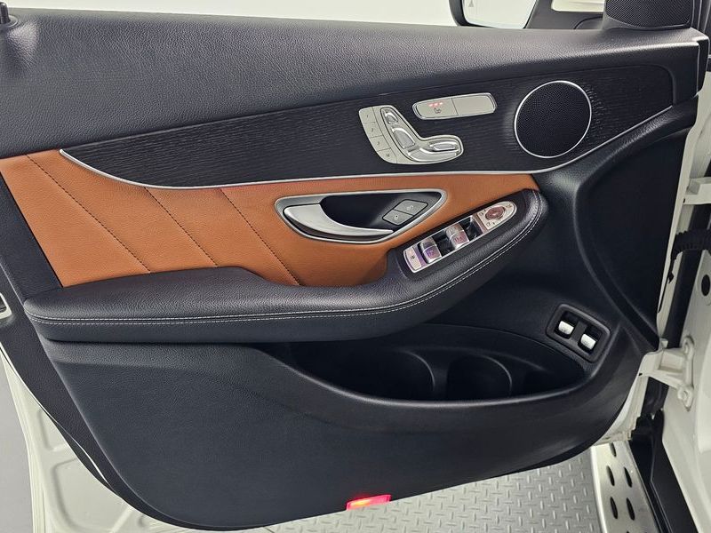 2021 Mercedes-Benz C-Class GLC300e 4MATIC Coupe photo 24