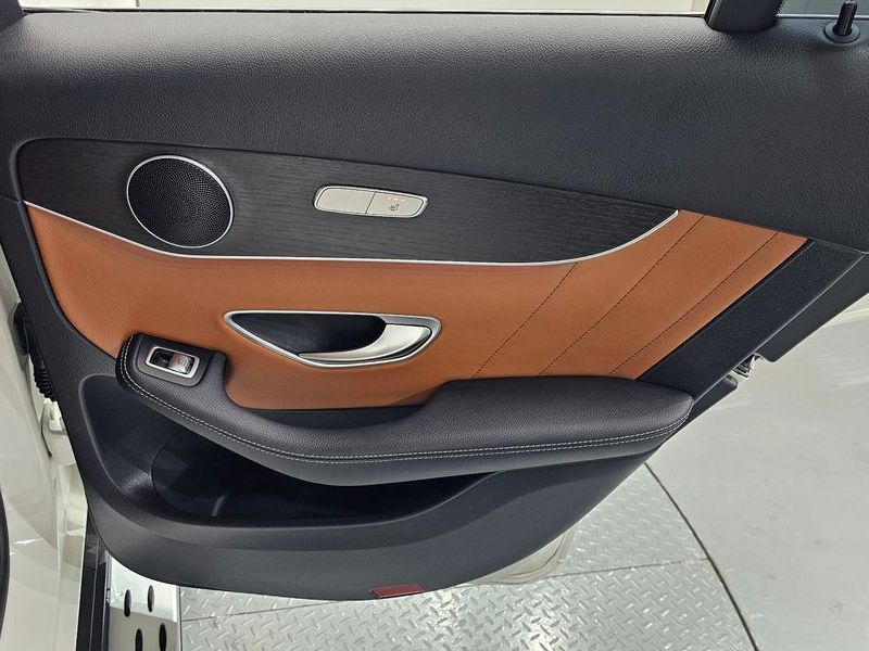 2021 Mercedes-Benz C-Class GLC300e 4MATIC Coupe photo 25