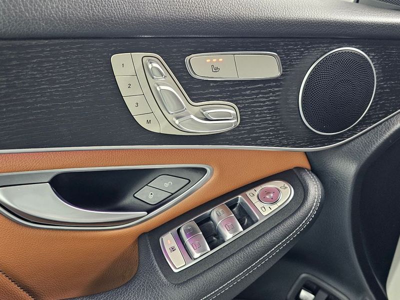 2021 Mercedes-Benz C-Class GLC300e 4MATIC Coupe photo 28