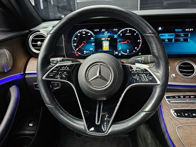 2022 Mercedes-Benz E-Class E220d 4MATIC Exclusive photo 13