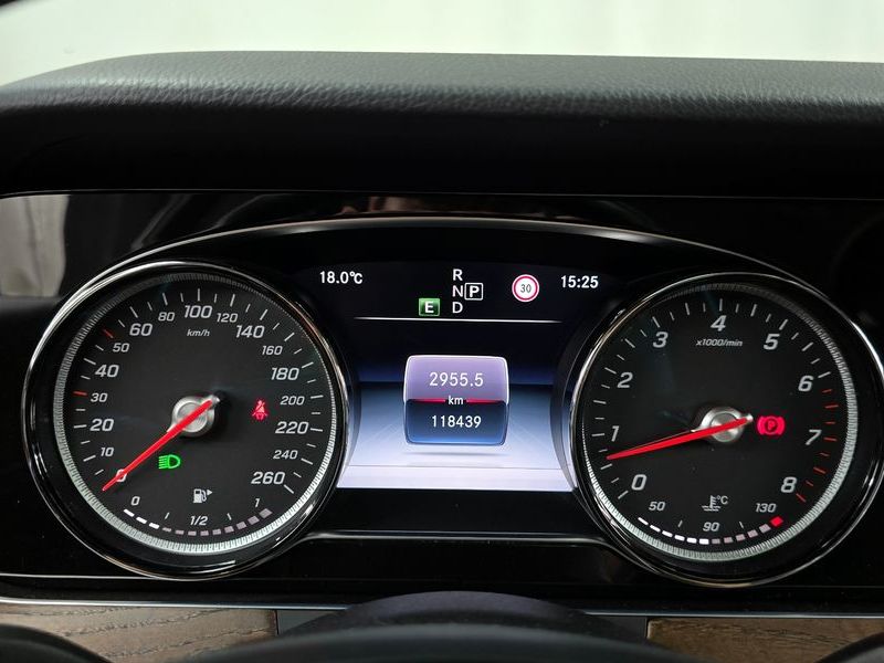 2018 Mercedes-Benz E-Class E300 4MATIC Exclusive Standard photo 8