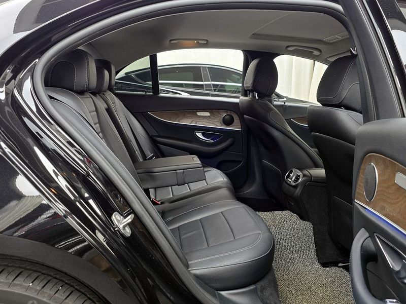 2018 Mercedes-Benz E-Class E300 4MATIC Exclusive Standard photo 11