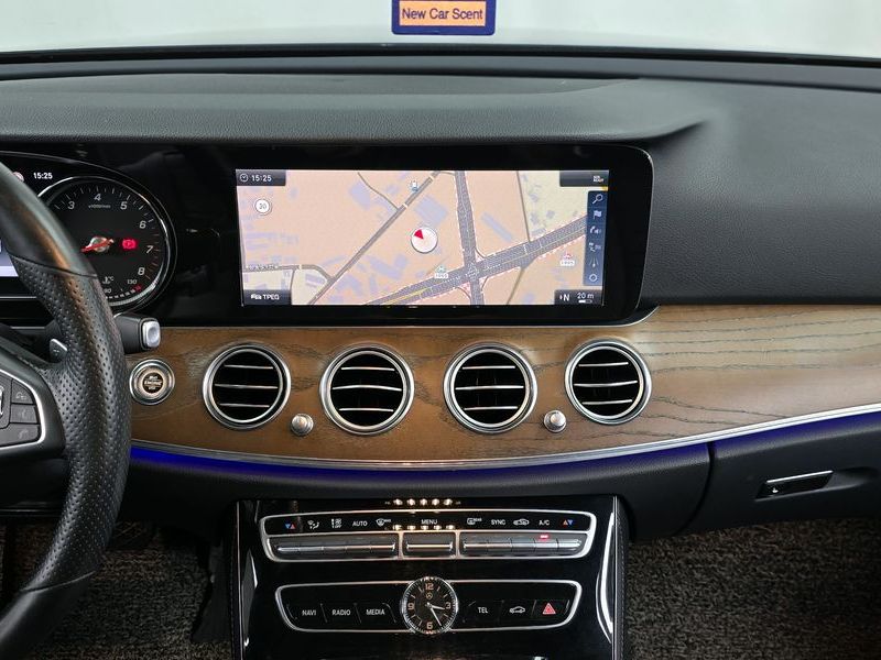 2018 Mercedes-Benz E-Class E300 4MATIC Exclusive Standard photo 12