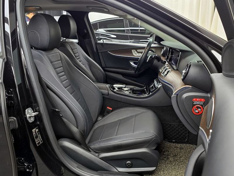 2018 Mercedes-Benz E-Class E300 4MATIC Exclusive Standard photo 26