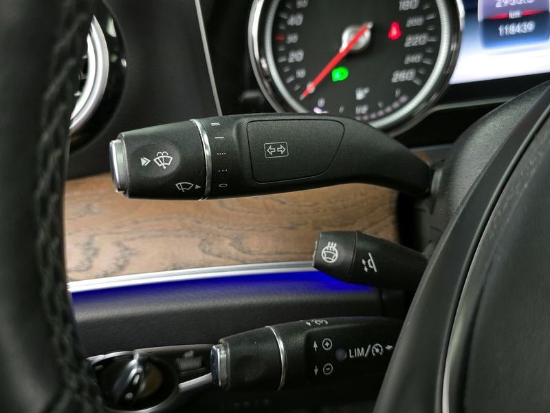 2018 Mercedes-Benz E-Class E300 4MATIC Exclusive Standard photo 27