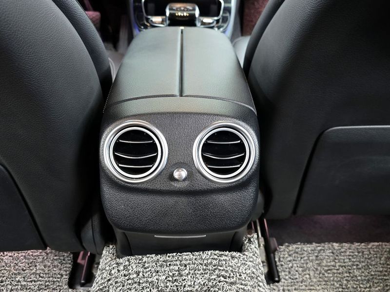 2018 Mercedes-Benz E-Class E300 4MATIC Exclusive Standard photo 29