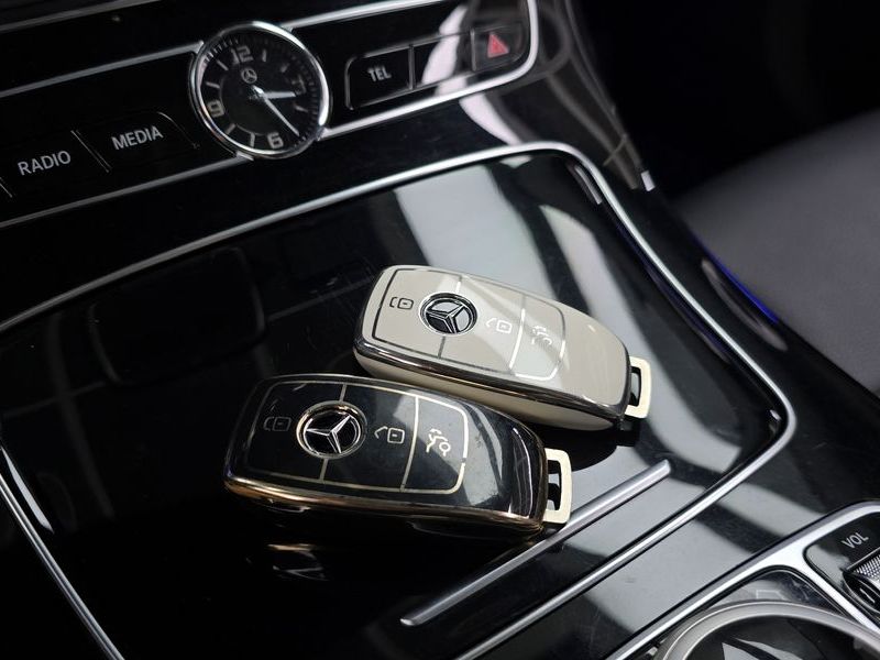 2018 Mercedes-Benz E-Class E300 4MATIC Exclusive Standard photo 30