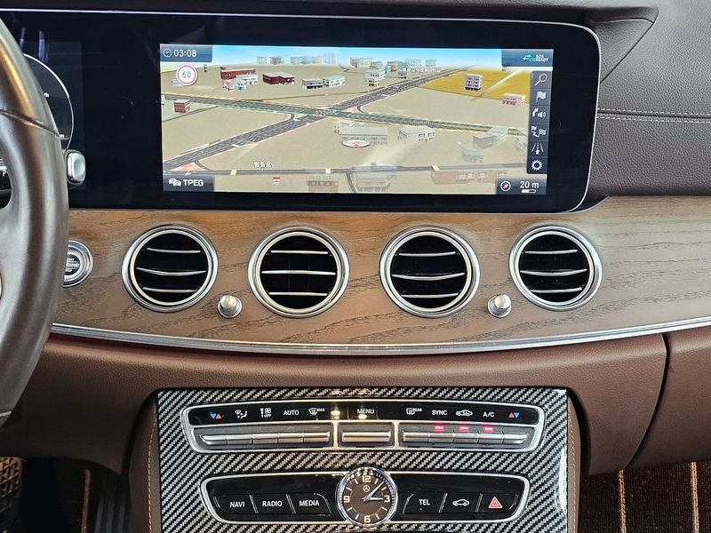 2020 Mercedes-Benz E-Class E220d 4MATIC Exclusive photo 14