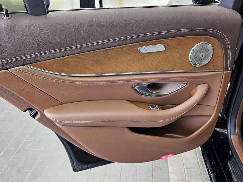 2020 Mercedes-Benz E-Class E220d 4MATIC Exclusive photo 25