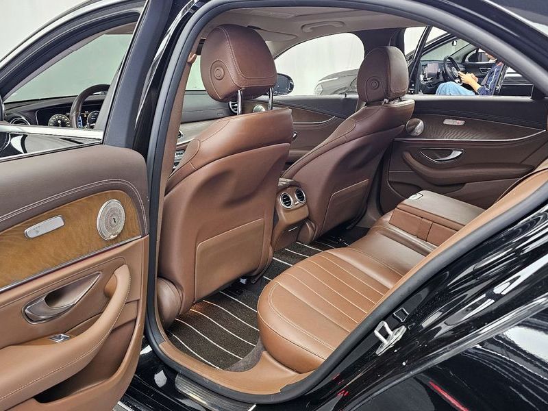 2020 Mercedes-Benz E-Class E220d 4MATIC Exclusive photo 26