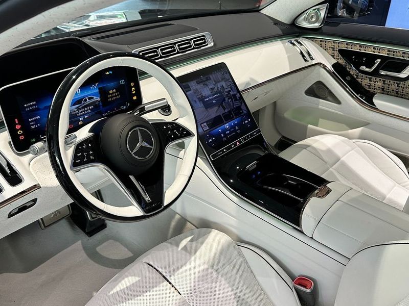 2023 Mercedes-Benz S-Class Maybach S680 4MATIC Haute Vouture Edition photo 10
