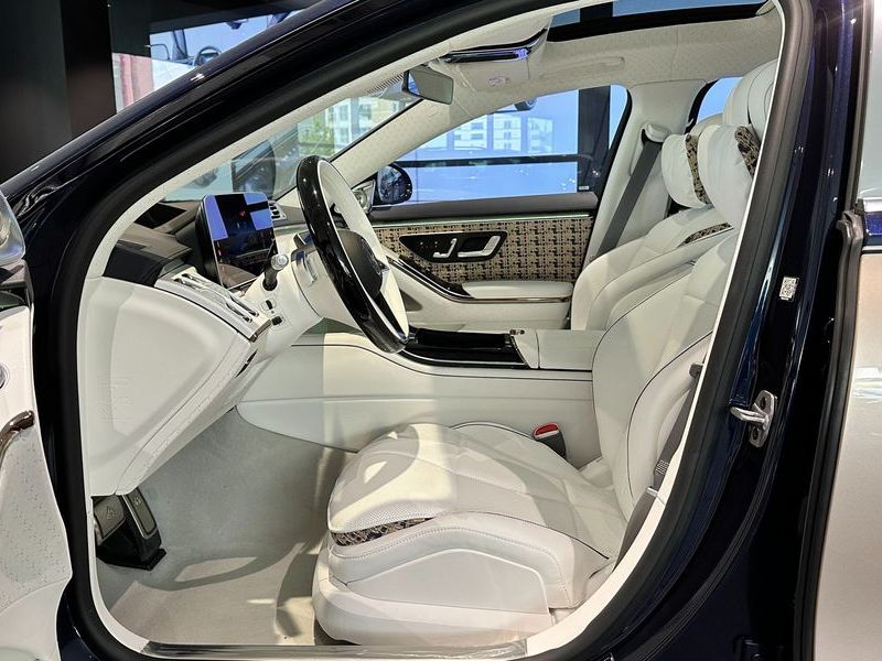 2023 Mercedes-Benz S-Class Maybach S680 4MATIC Haute Vouture Edition photo 11