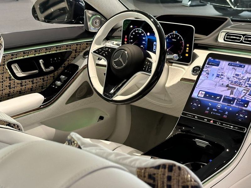 2023 Mercedes-Benz S-Class Maybach S680 4MATIC Haute Vouture Edition photo 12