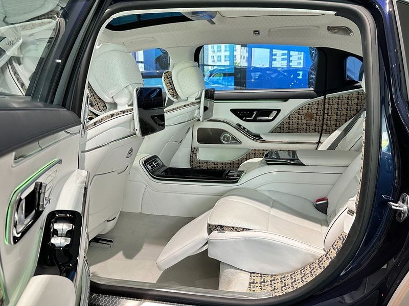 2023 Mercedes-Benz S-Class Maybach S680 4MATIC Haute Vouture Edition photo 13