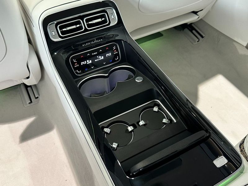 2023 Mercedes-Benz S-Class Maybach S680 4MATIC Haute Vouture Edition photo 17