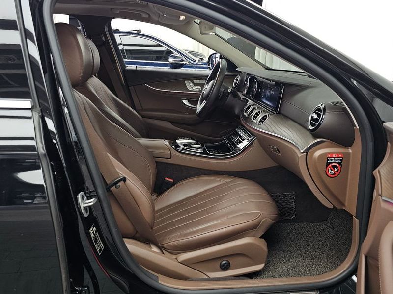 2020 Mercedes-Benz E-Class E220d 4MATIC Exclusive photo 11