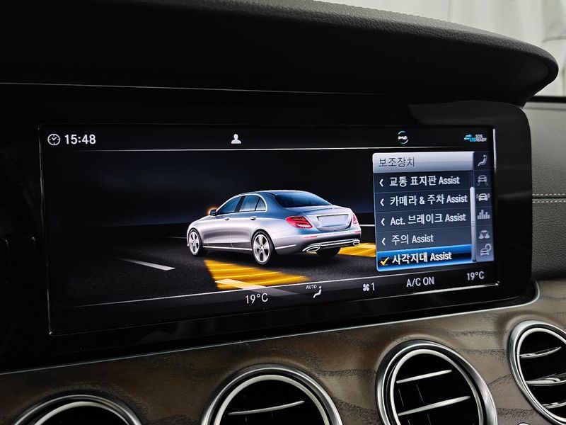 2020 Mercedes-Benz E-Class E220d 4MATIC Exclusive photo 16