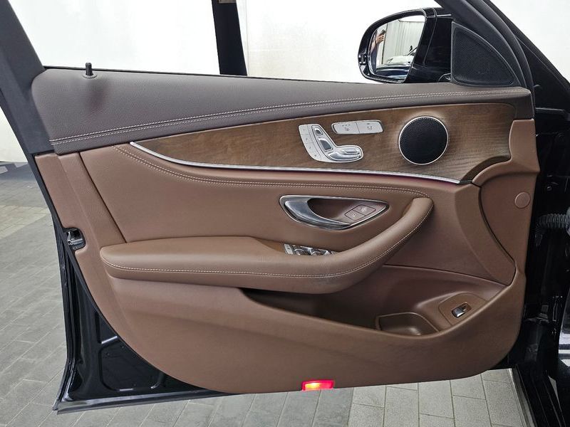 2020 Mercedes-Benz E-Class E220d 4MATIC Exclusive photo 24