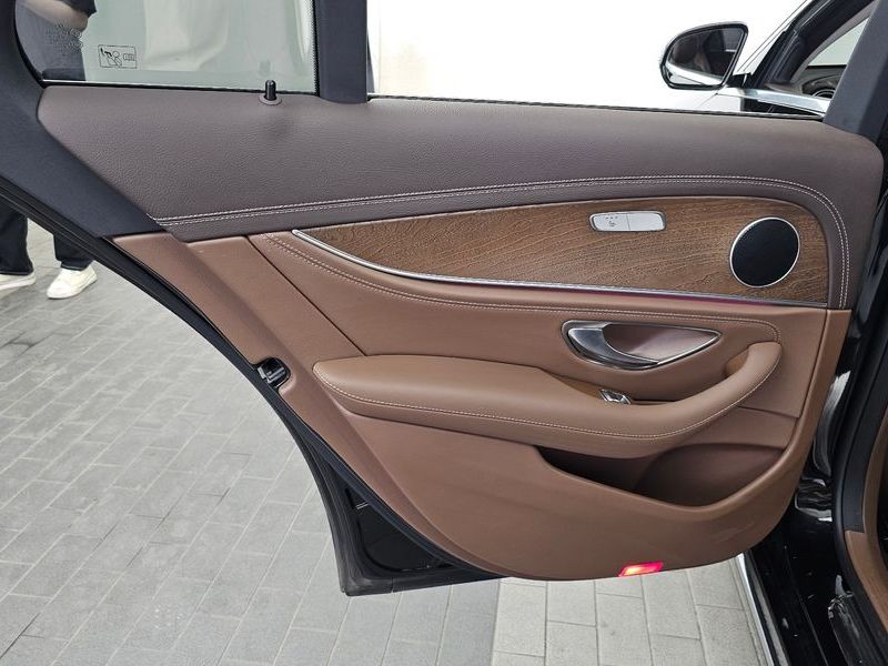2020 Mercedes-Benz E-Class E220d 4MATIC Exclusive photo 25