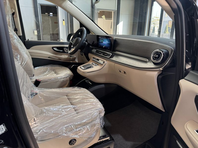 2025 Mercedes-Benz CLA V300 CDI W447 photo 7