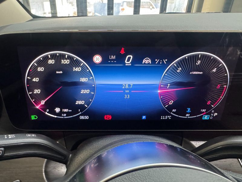 2025 Mercedes-Benz CLA V300 CDI W447 photo 8