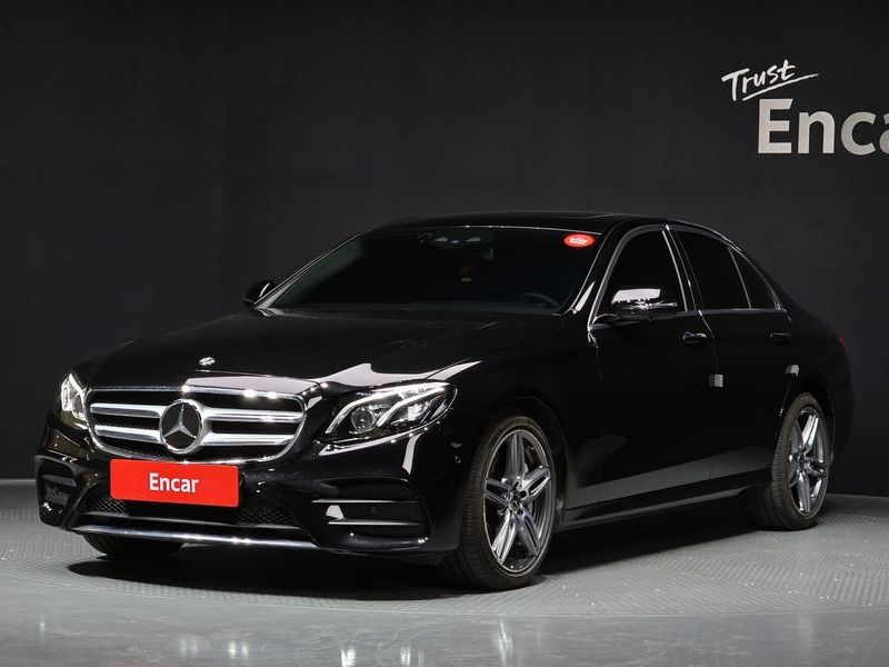 2020 Mercedes-Benz E-Class E300 4MATIC AMG Line photo 1