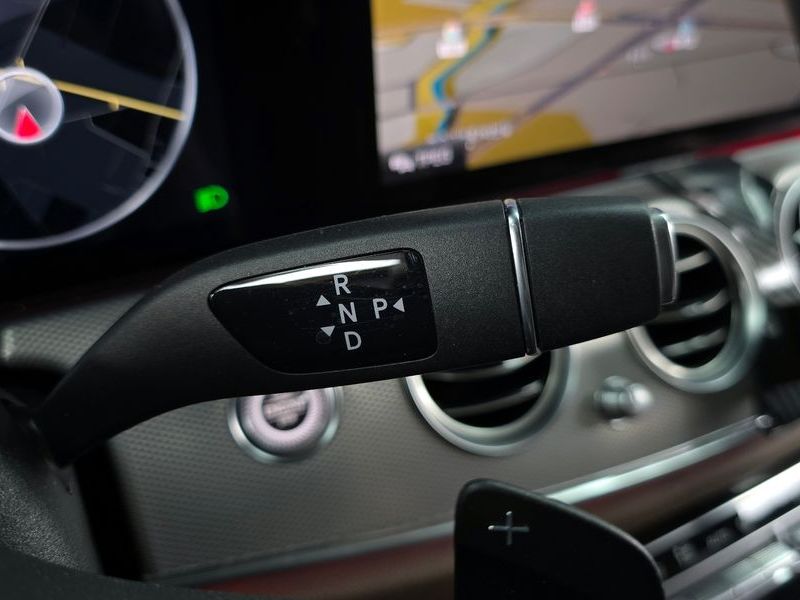 2020 Mercedes-Benz E-Class E300 4MATIC AMG Line photo 9
