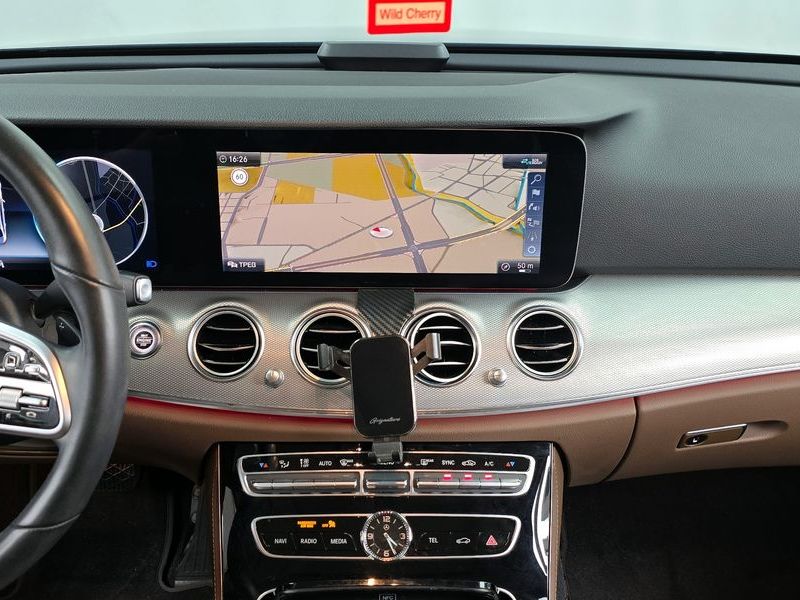 2020 Mercedes-Benz E-Class E300 4MATIC AMG Line photo 12