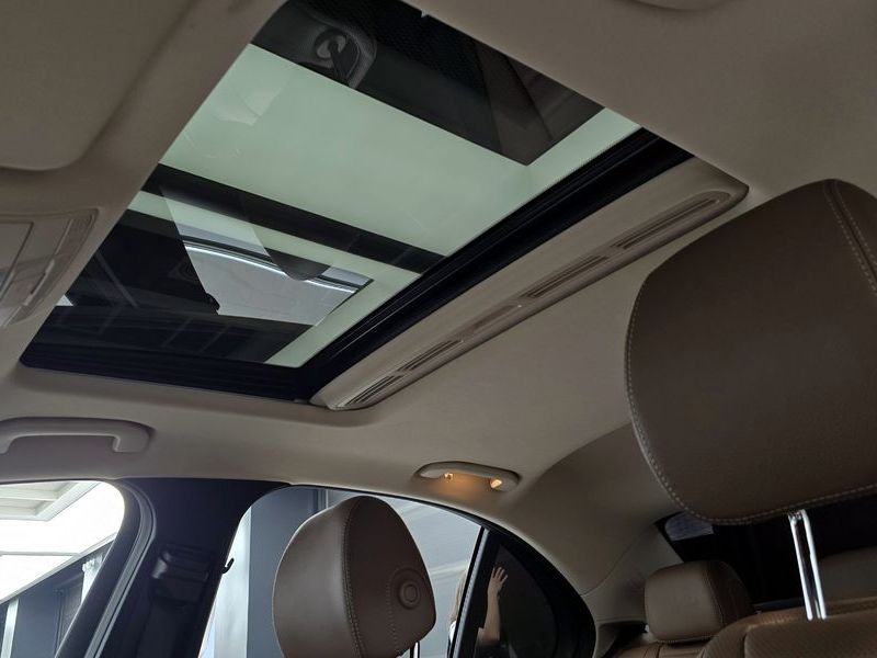 2020 Mercedes-Benz E-Class E300 4MATIC AMG Line photo 16