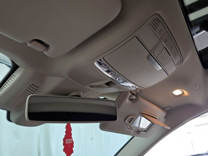 2020 Mercedes-Benz E-Class E300 4MATIC AMG Line photo 18