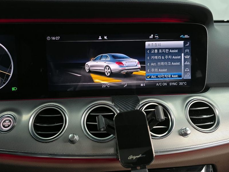 2020 Mercedes-Benz E-Class E300 4MATIC AMG Line photo 19