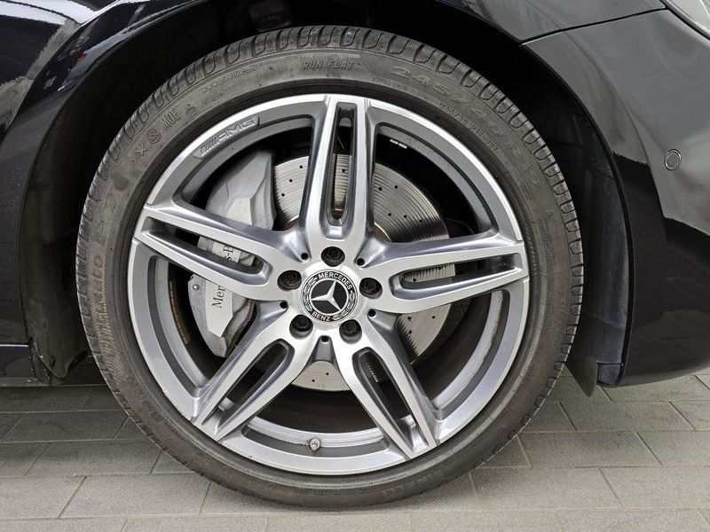 2020 Mercedes-Benz E-Class E300 4MATIC AMG Line photo 21